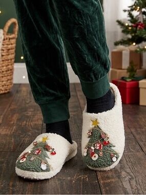 BORN Cream Boucle Christmas Tree Slip On Cozy Slippers Decorative Charms M/L